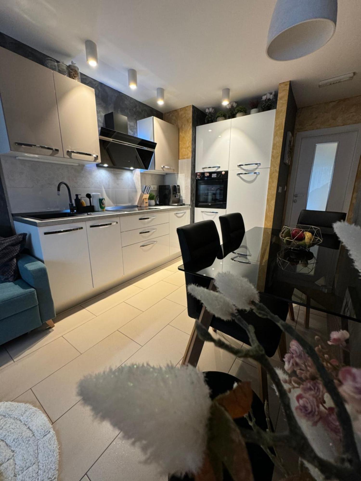 Apartment Astra With Private Parking Split Exterior foto
