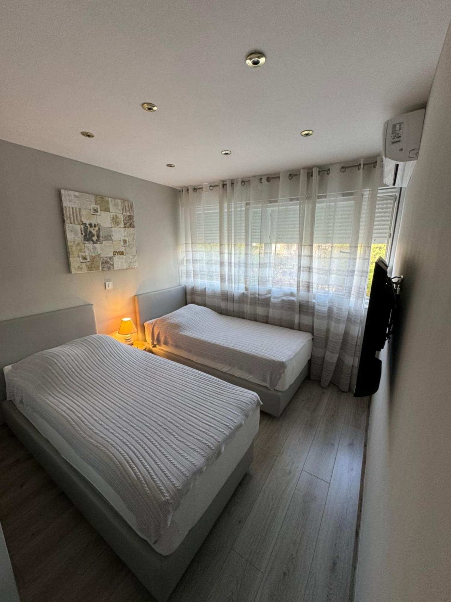 Apartment Astra With Private Parking Split Exterior foto